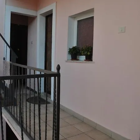 Lovely Vendégház *